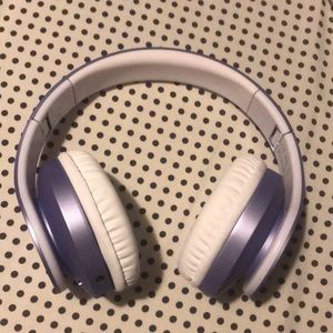 Quality earphone purple in color